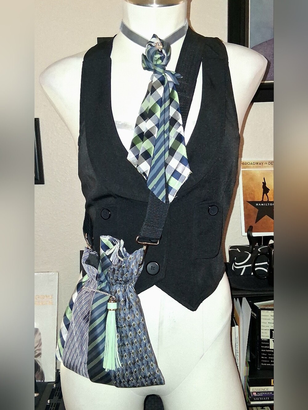 👔 IT'S A SALE!! DEBONAIR TIE CROSSBODY & CHOKER SET 👔
